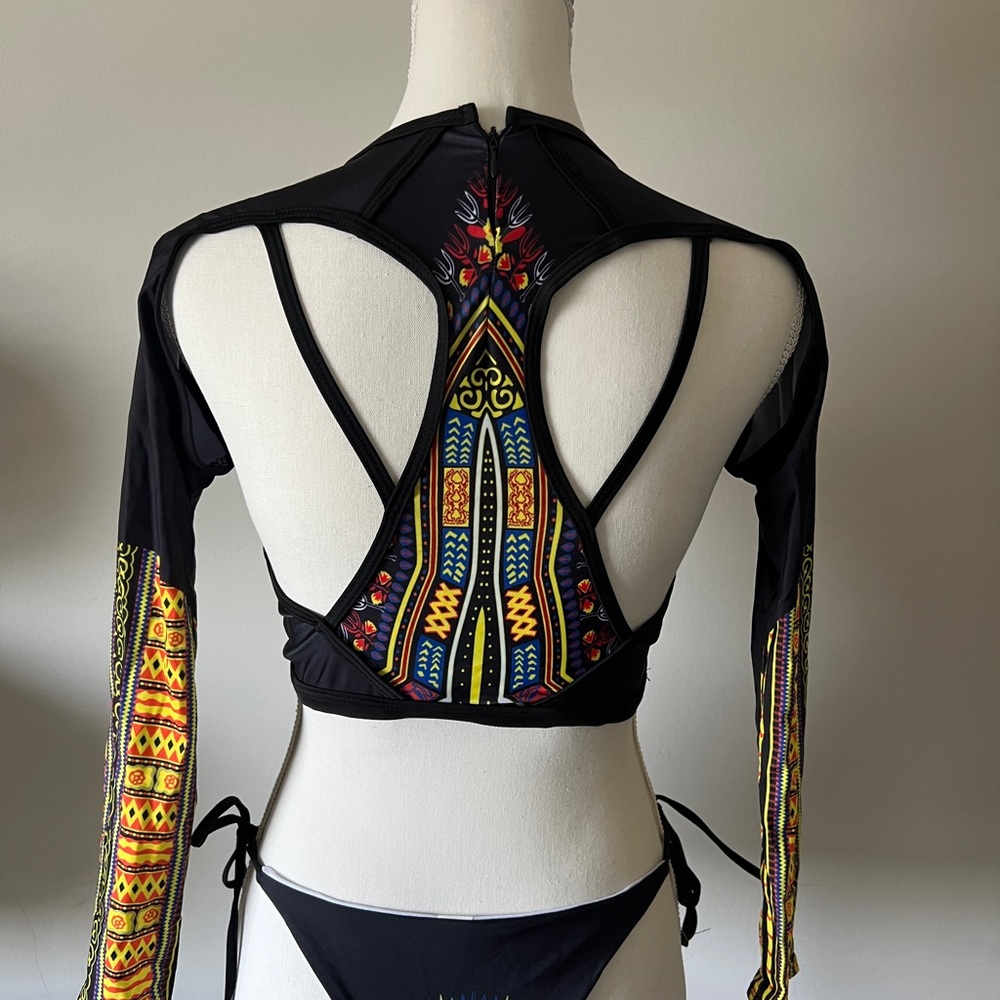 Long sleeve tribal print long sleeve bathing suit set. Size small